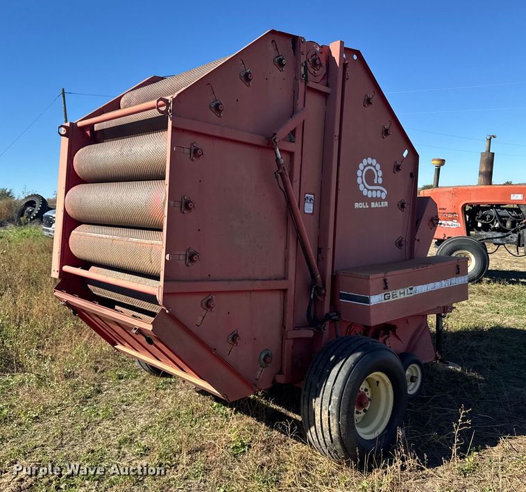 image for item EU6207 Gehl 1710 round baler