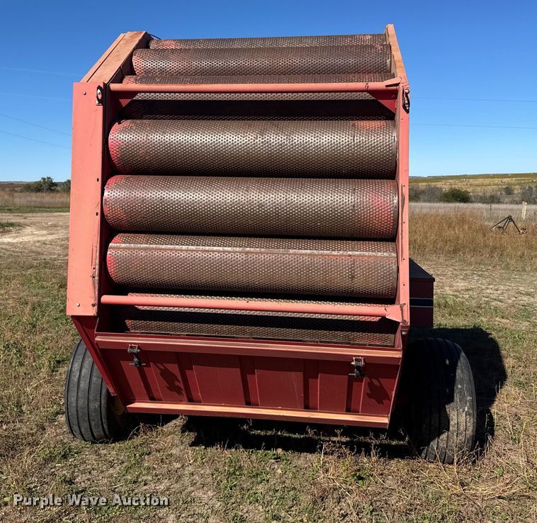 image for item EU6207 Gehl 1710 round baler