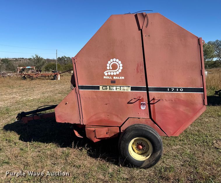image for item EU6207 Gehl 1710 round baler