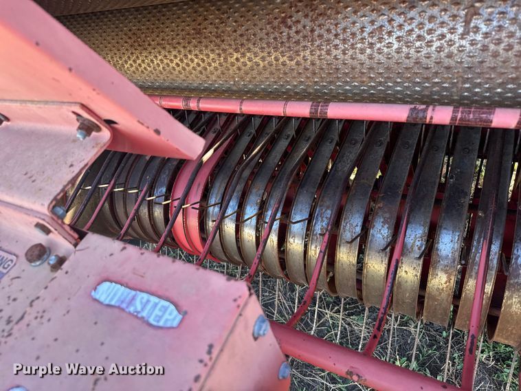 image for item EU6207 Gehl 1710 round baler