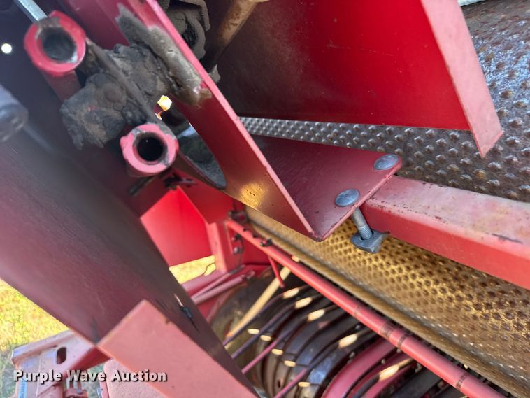 image for item EU6207 Gehl 1710 round baler