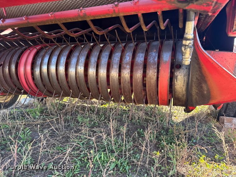 image for item EU6207 Gehl 1710 round baler