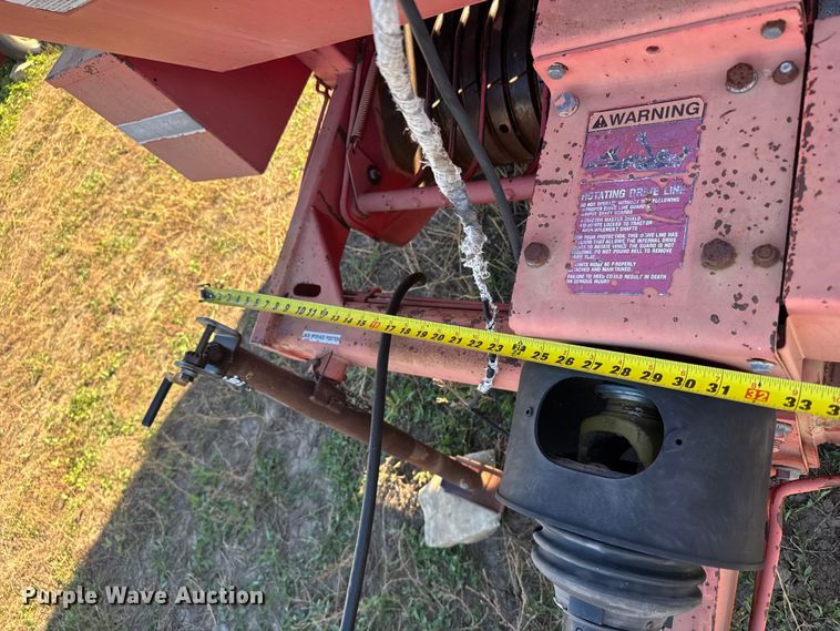 image for item EU6207 Gehl 1710 round baler