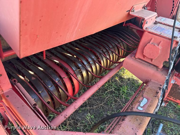 image for item EU6207 Gehl 1710 round baler