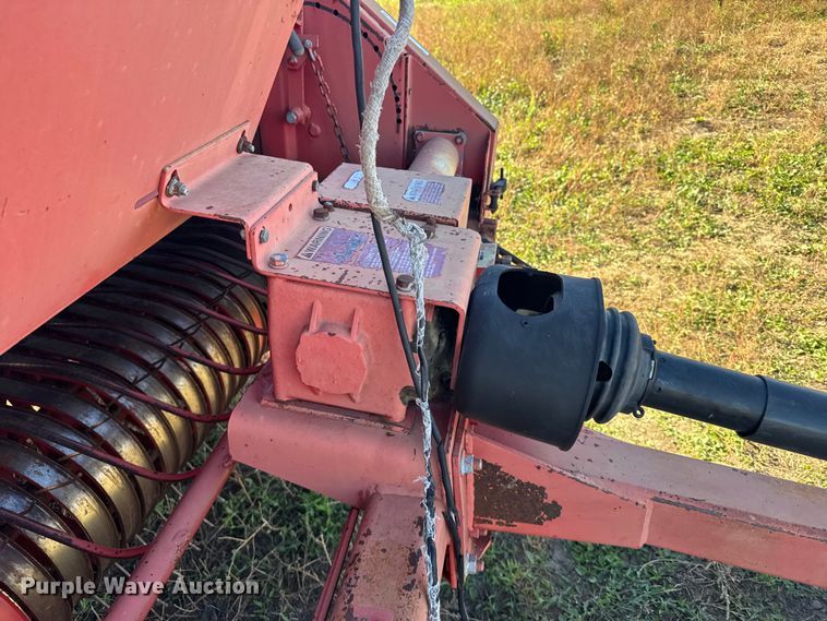 image for item EU6207 Gehl 1710 round baler