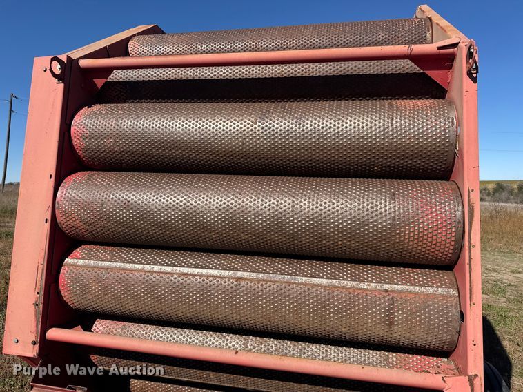 image for item EU6207 Gehl 1710 round baler