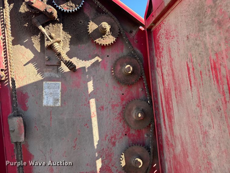 image for item EU6207 Gehl 1710 round baler