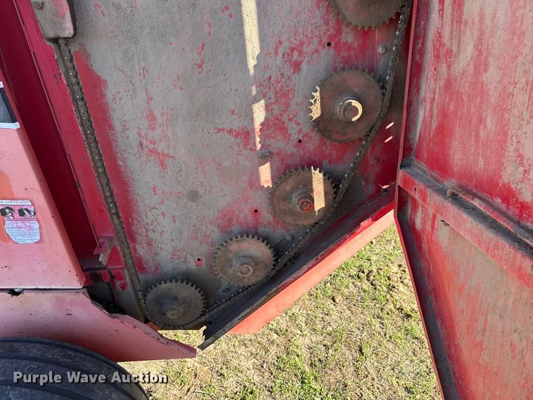 image for item EU6207 Gehl 1710 round baler