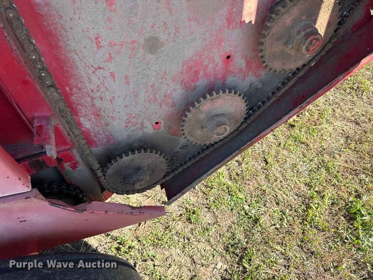 image for item EU6207 Gehl 1710 round baler