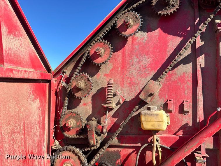 image for item EU6207 Gehl 1710 round baler