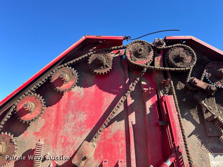 image for item EU6207 Gehl 1710 round baler