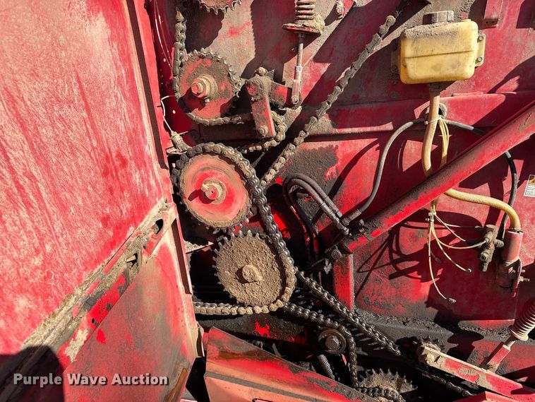 image for item EU6207 Gehl 1710 round baler