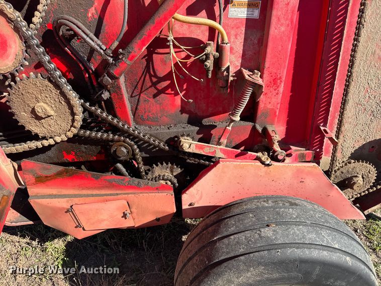 image for item EU6207 Gehl 1710 round baler