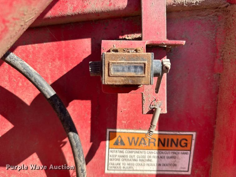 image for item EU6207 Gehl 1710 round baler