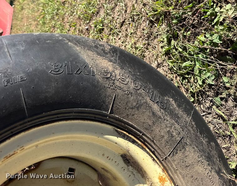 image for item EU6207 Gehl 1710 round baler