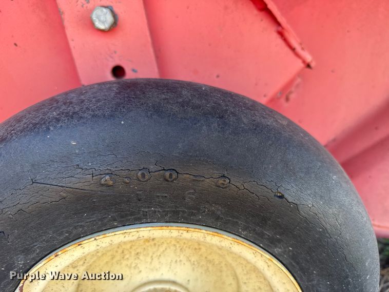 image for item EU6207 Gehl 1710 round baler