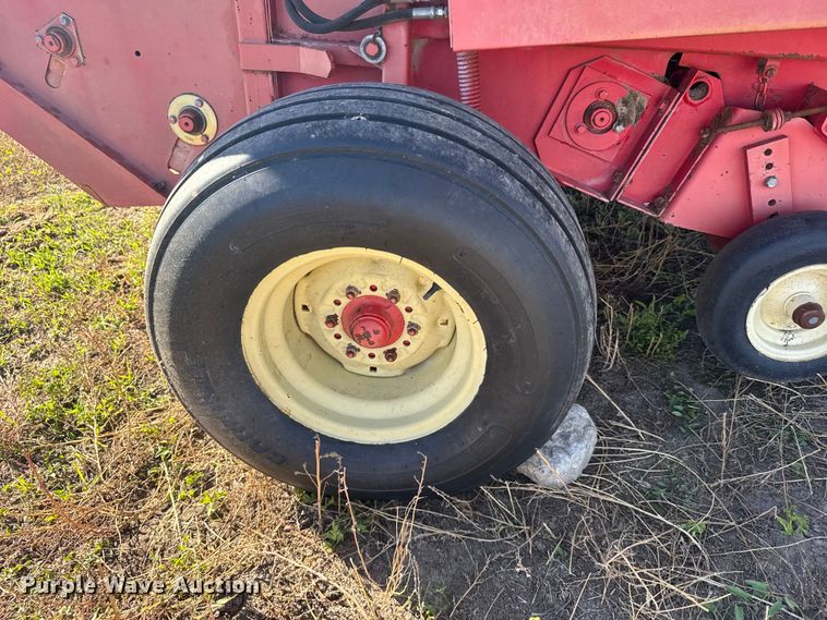 image for item EU6207 Gehl 1710 round baler