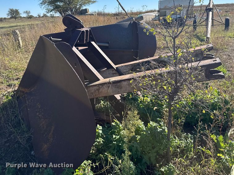 image for item EU6211 V-plow