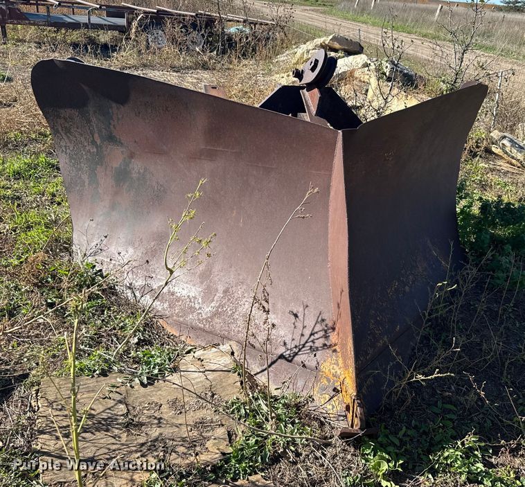 image for item EU6211 V-plow