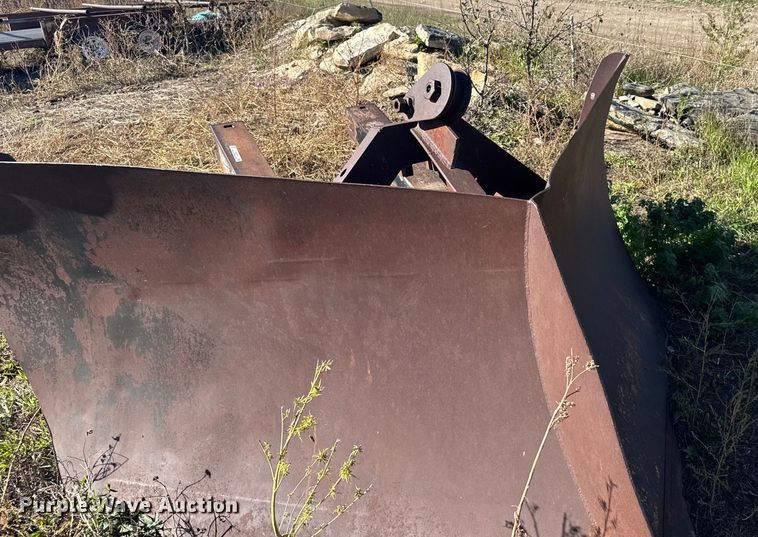 image for item EU6211 V-plow