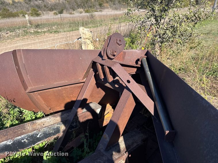 image for item EU6211 V-plow