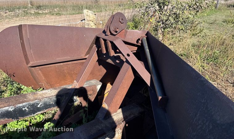 image for item EU6211 V-plow