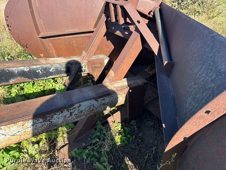 image for item EU6211 V-plow