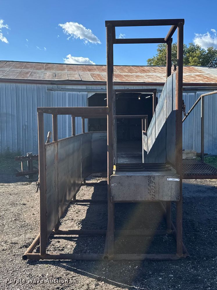 image for item EU6279 Shop built livestock loading chute
