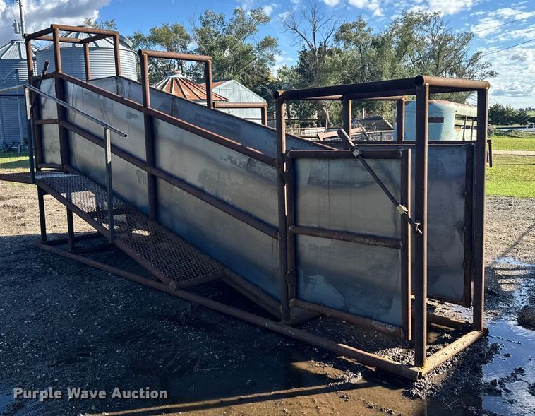 image for item EU6279 Shop built livestock loading chute
