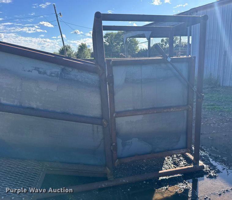 image for item EU6279 Shop built livestock loading chute