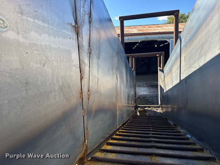 image for item EU6279 Shop built livestock loading chute