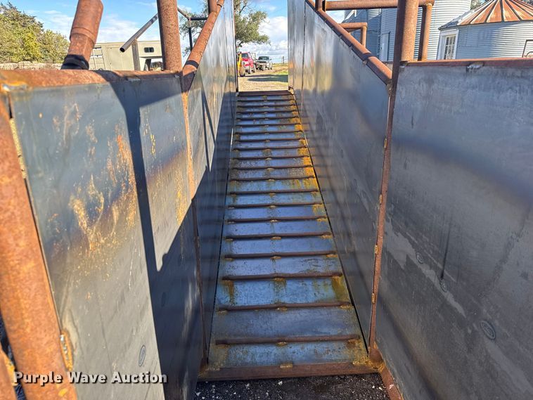 image for item EU6279 Shop built livestock loading chute