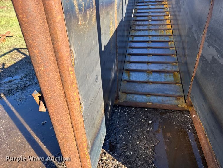 image for item EU6279 Shop built livestock loading chute