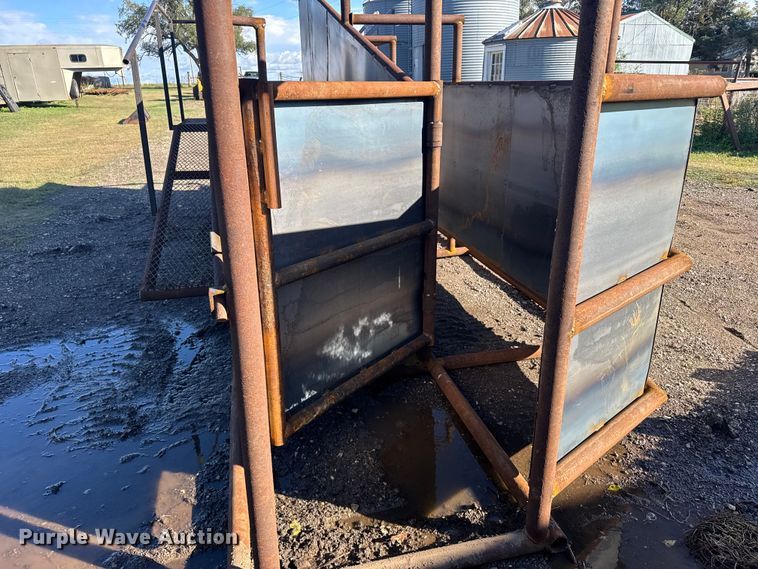 image for item EU6279 Shop built livestock loading chute