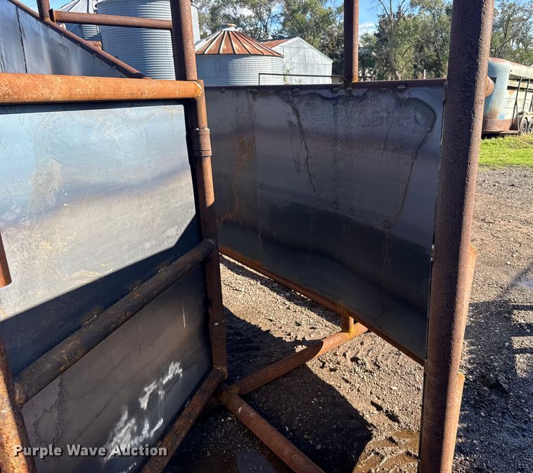 image for item EU6279 Shop built livestock loading chute