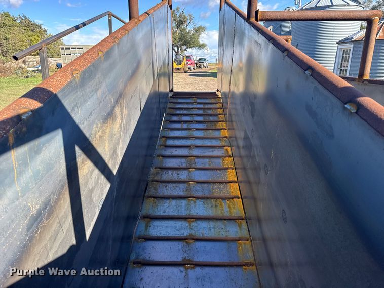 image for item EU6279 Shop built livestock loading chute