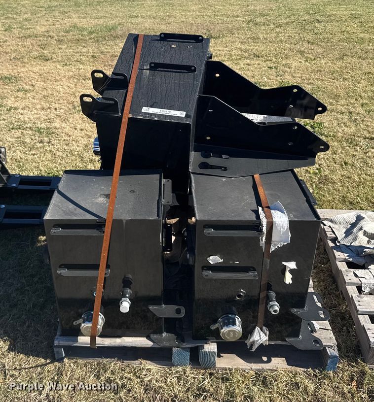 image for item EU6319 (5) Great Plains hydraulic tanks