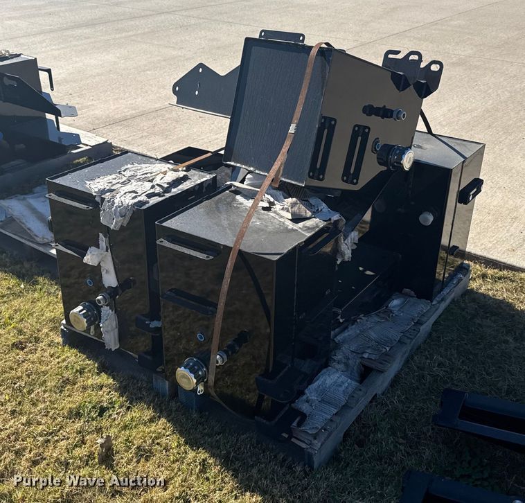 image for item EU6319 (5) Great Plains hydraulic tanks