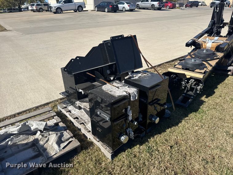 image for item EU6319 (5) Great Plains hydraulic tanks