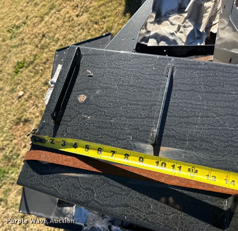 image for item EU6319 (5) Great Plains hydraulic tanks