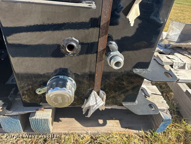 image for item EU6319 (5) Great Plains hydraulic tanks