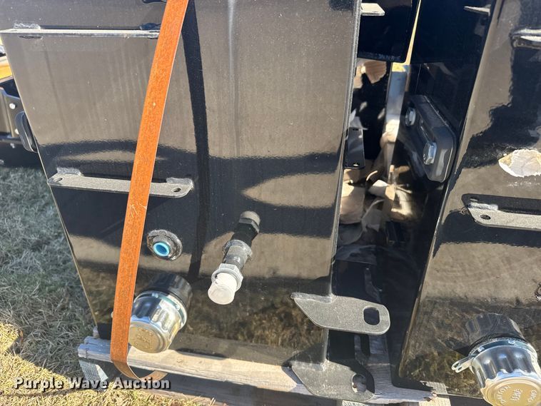 image for item EU6319 (5) Great Plains hydraulic tanks