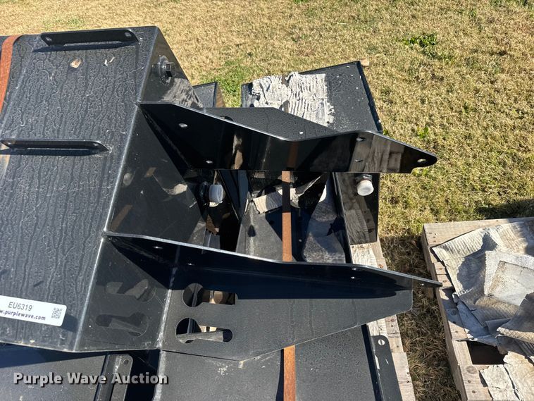 image for item EU6319 (5) Great Plains hydraulic tanks