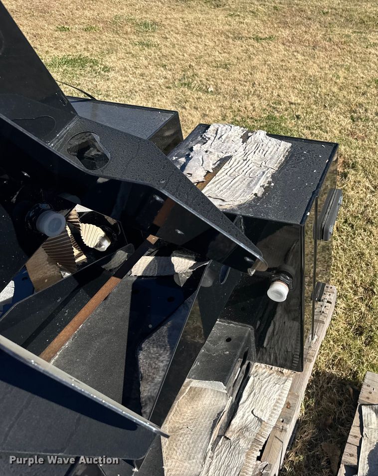 image for item EU6319 (5) Great Plains hydraulic tanks