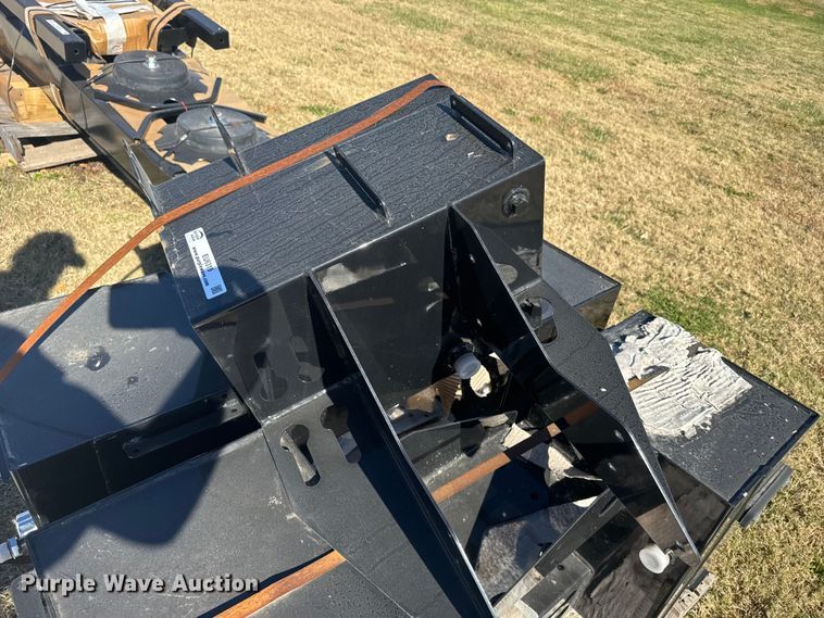 image for item EU6319 (5) Great Plains hydraulic tanks