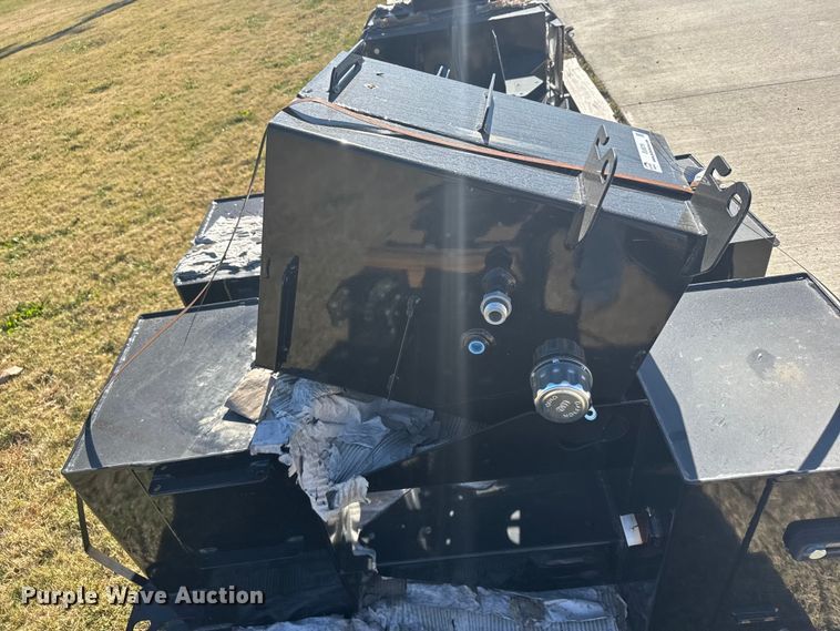 image for item EU6319 (5) Great Plains hydraulic tanks