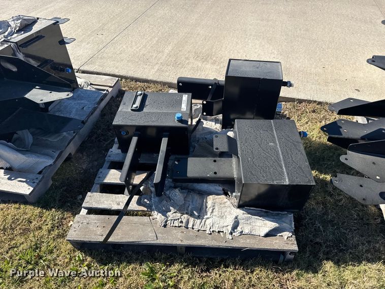 image for item EU6320 (3) Great Plains hydraulic tanks