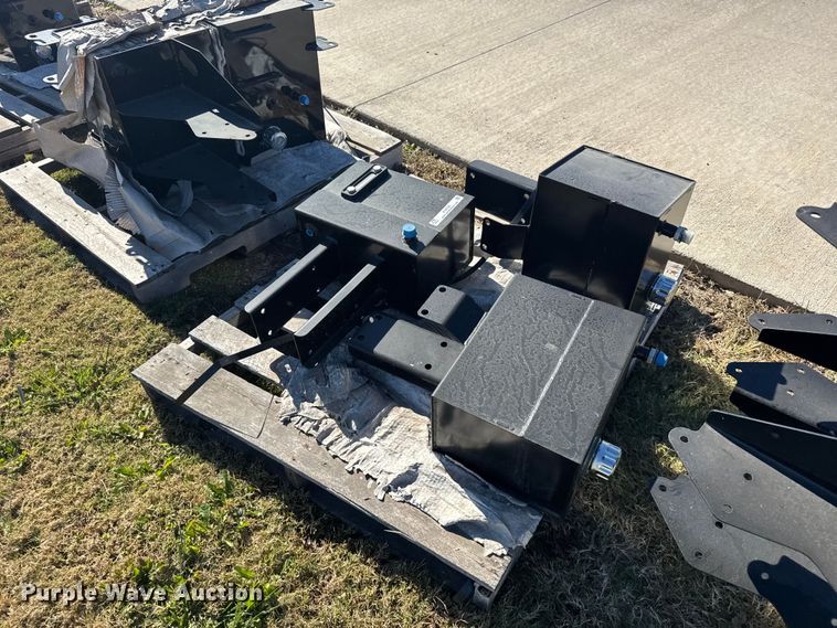 image for item EU6320 (3) Great Plains hydraulic tanks