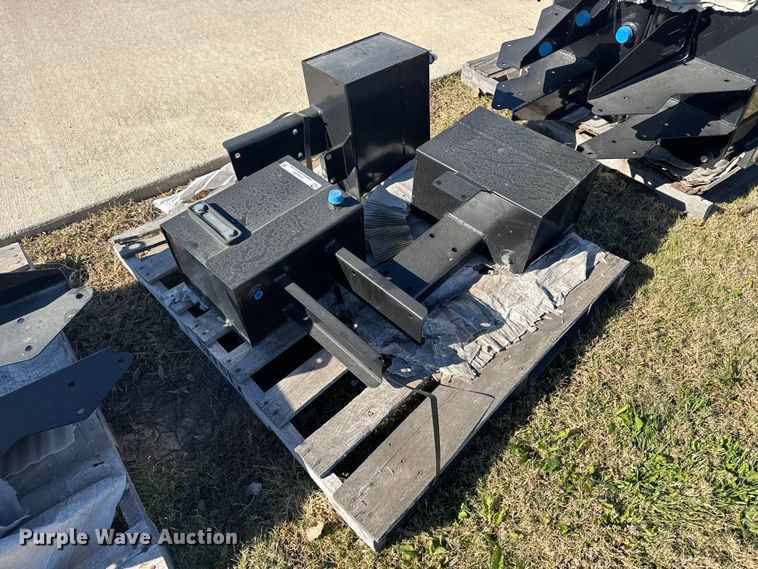 image for item EU6320 (3) Great Plains hydraulic tanks