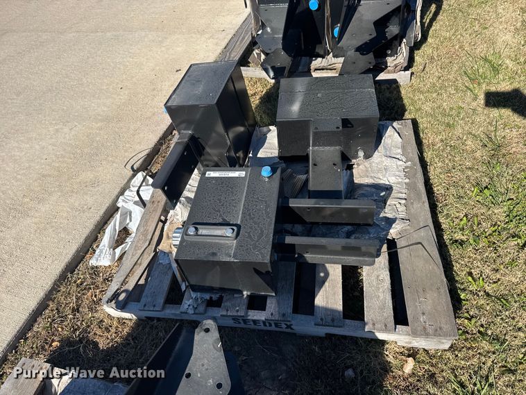 image for item EU6320 (3) Great Plains hydraulic tanks